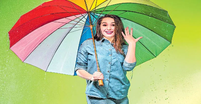 Monsoon Makeup: వానాకాలంలో అదిరిపోయే లుక్స్ కోసం..!