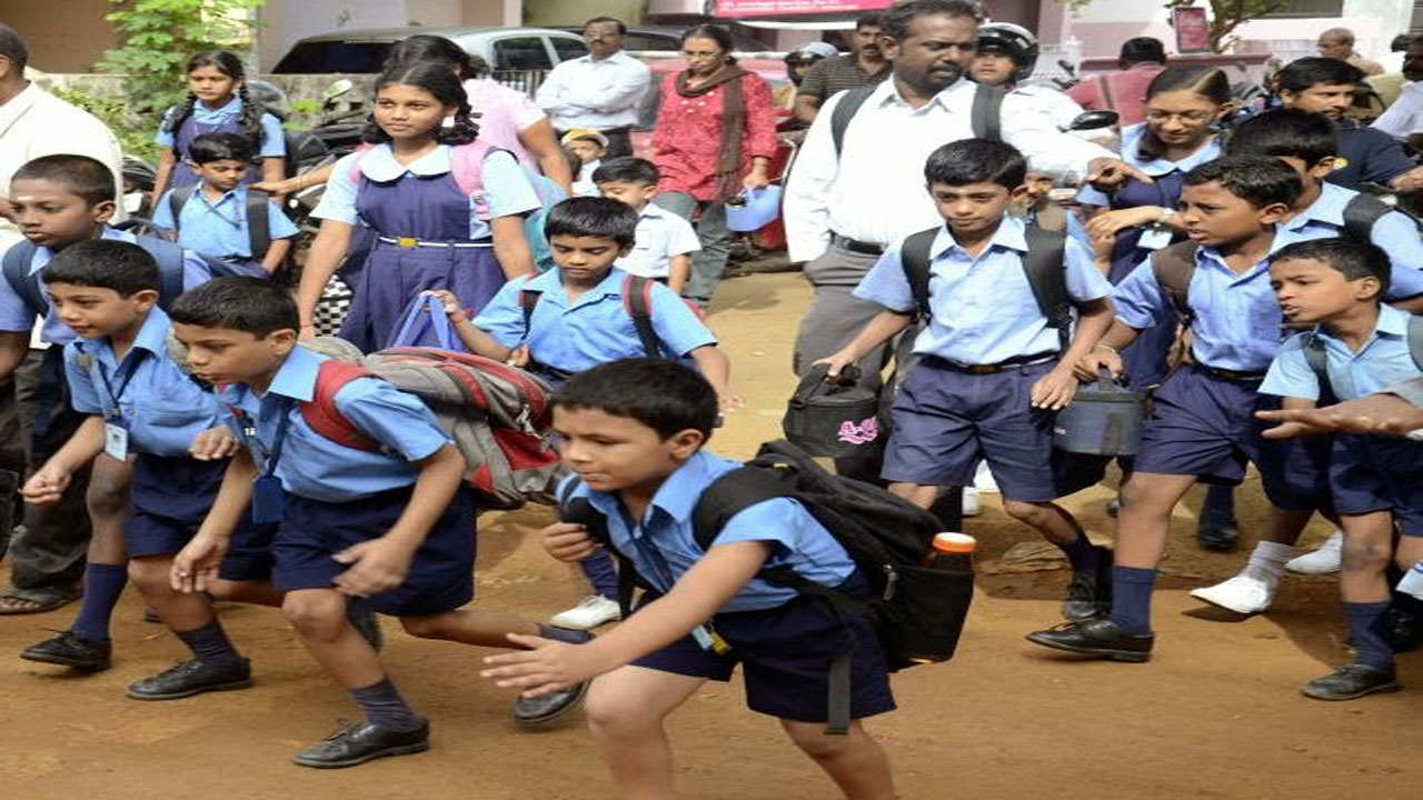 Summer holidays: మళ్లీ వేసవి సెలవుల పొడిగింపు 