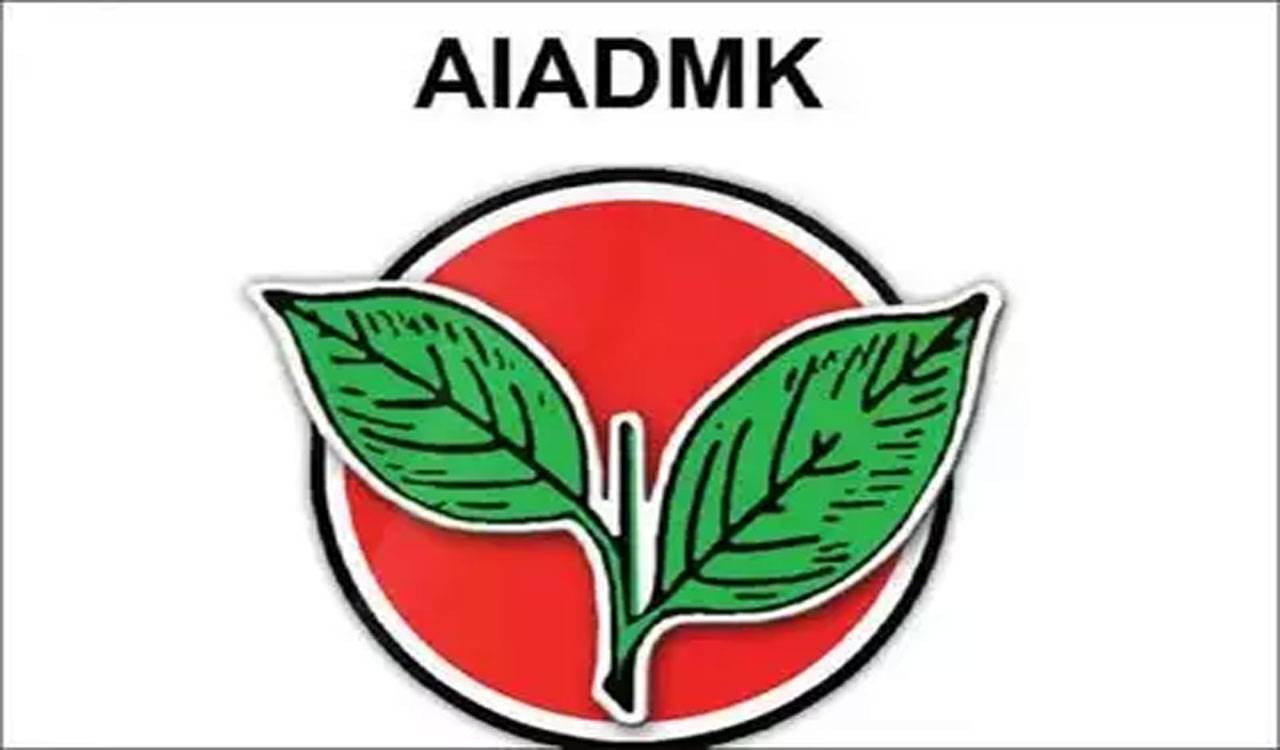 AIADMK: ఆ మంత్రిని బర్తరఫ్‌ చేయాల్సిందే.. 