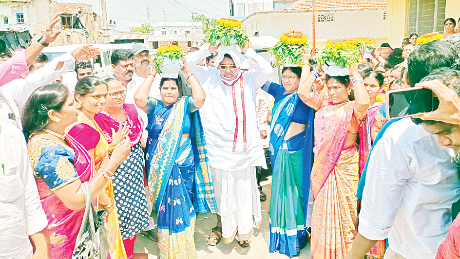ఊరూరా పండుగ సంబరమే | Urura festival is a celebration