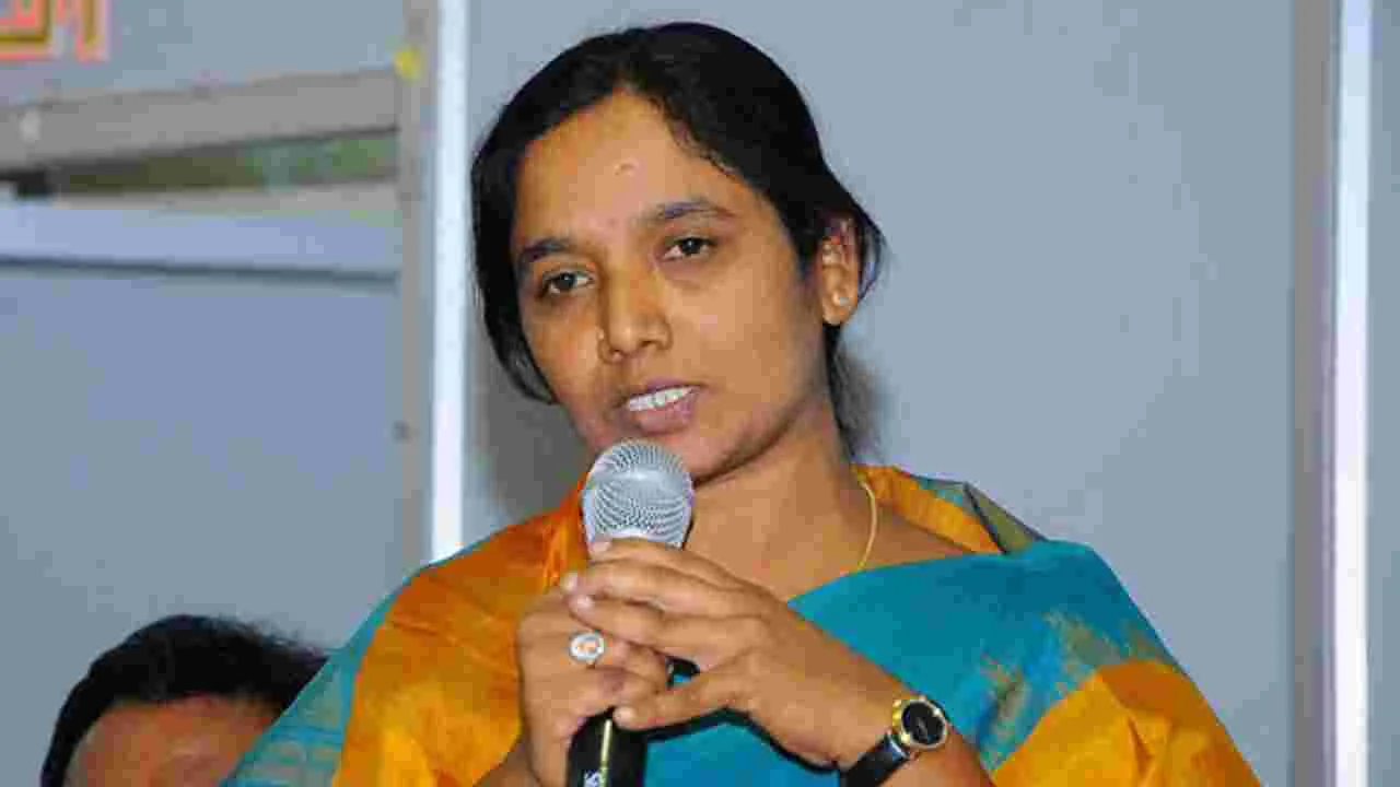 Paritala Sunitha: టీడీపీ కార్యకర్తలు అధైర్యపడొద్దు.. అండగా ఉంటాం