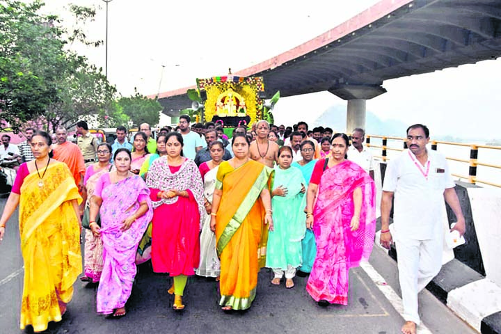 శోభాయమానం.  దుర్గామల్లేశ్వరుల గిరి ప్రదక్షిణ