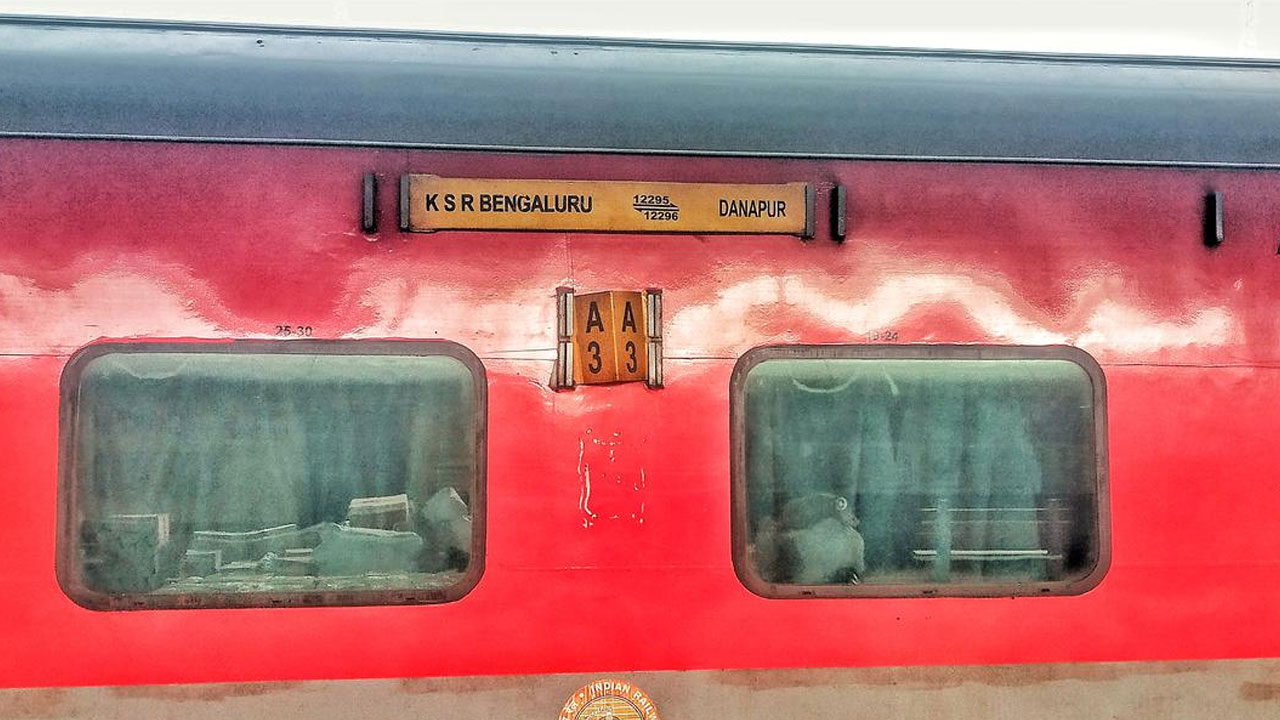 Sanghamitra Express: సంఘమిత్ర ఎక్స్‌ప్రెస్‌కు తప్పిన ప్రమాదం