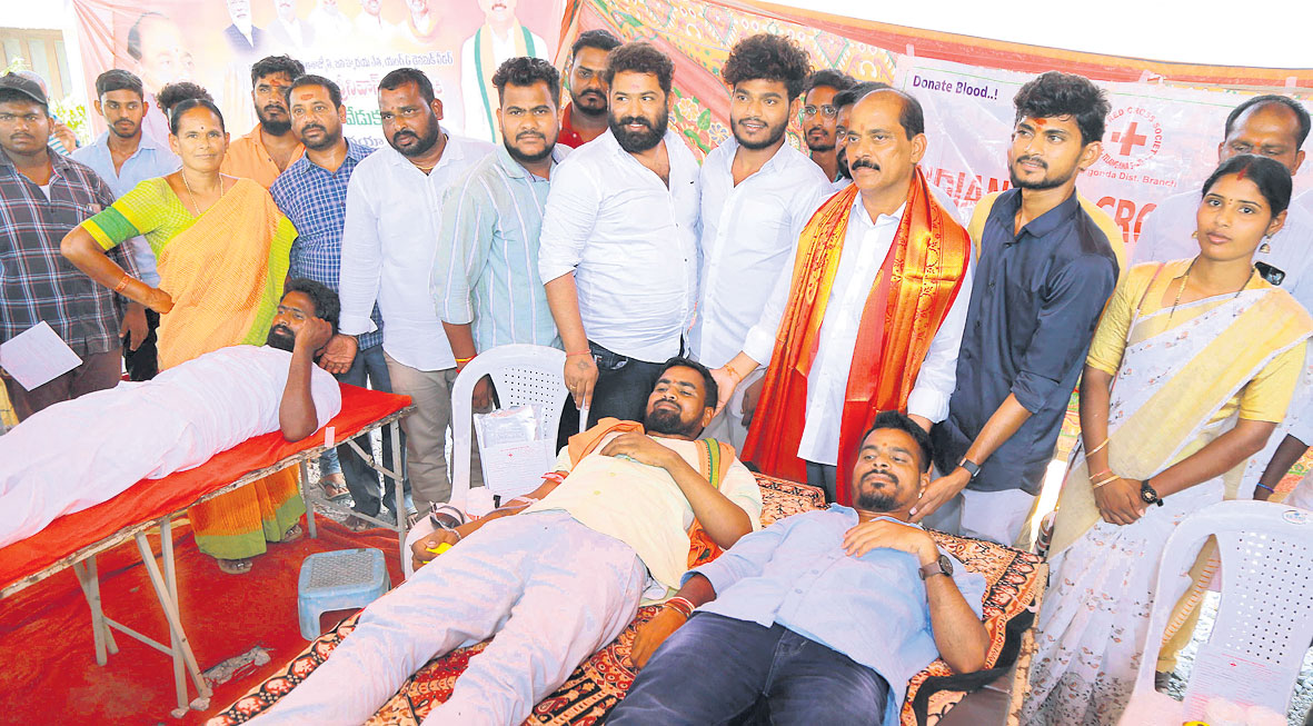 ఘనంగా శ్రీనివాస్‌గౌడ్‌ జన్మదిన వేడుకలు