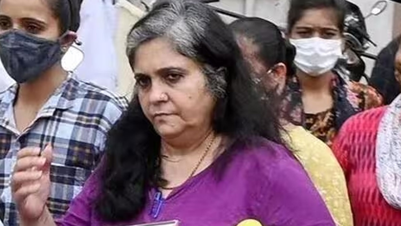 Teesta Setalvad : ఆలస్యం చేయకుండా లొంగిపోండి.. తీస్తా సెతల్వాద్‌కు హైకోర్టు ఆదేశం..