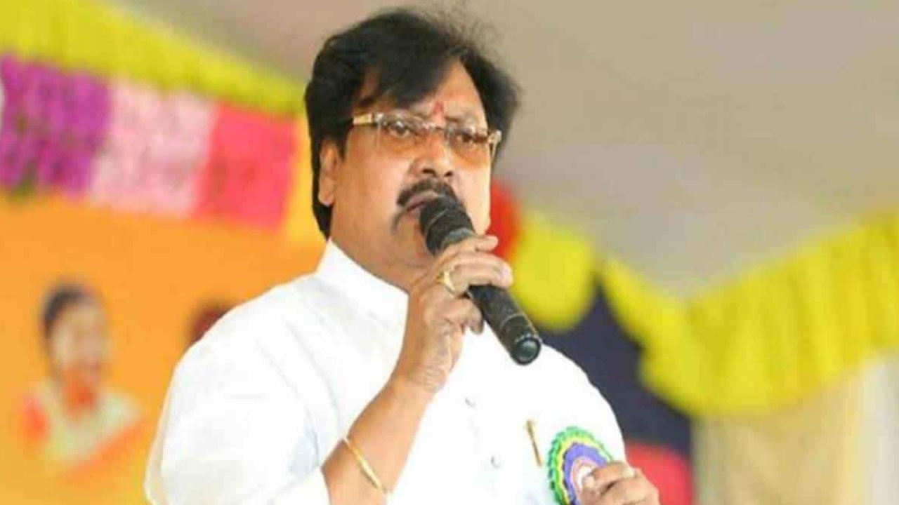 Varla Ramaiah: అవినాష్‌రెడ్డికి సీబీఐ ఎందుకు అంత ప్రాధాన్యత ఇస్తోంది