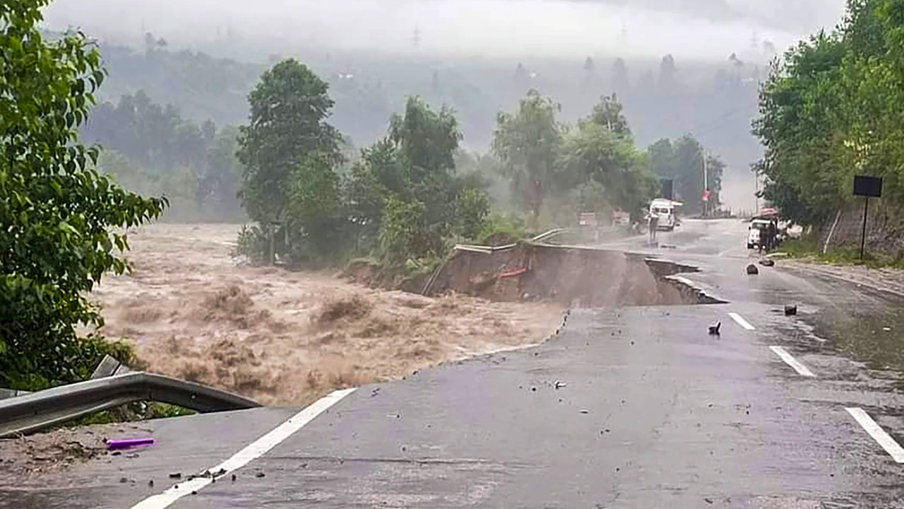 Unusual heavy rains : ఉత్తరాదిలో ఎందుకు ఈ అసాధారణ భారీ వర్షాలు?