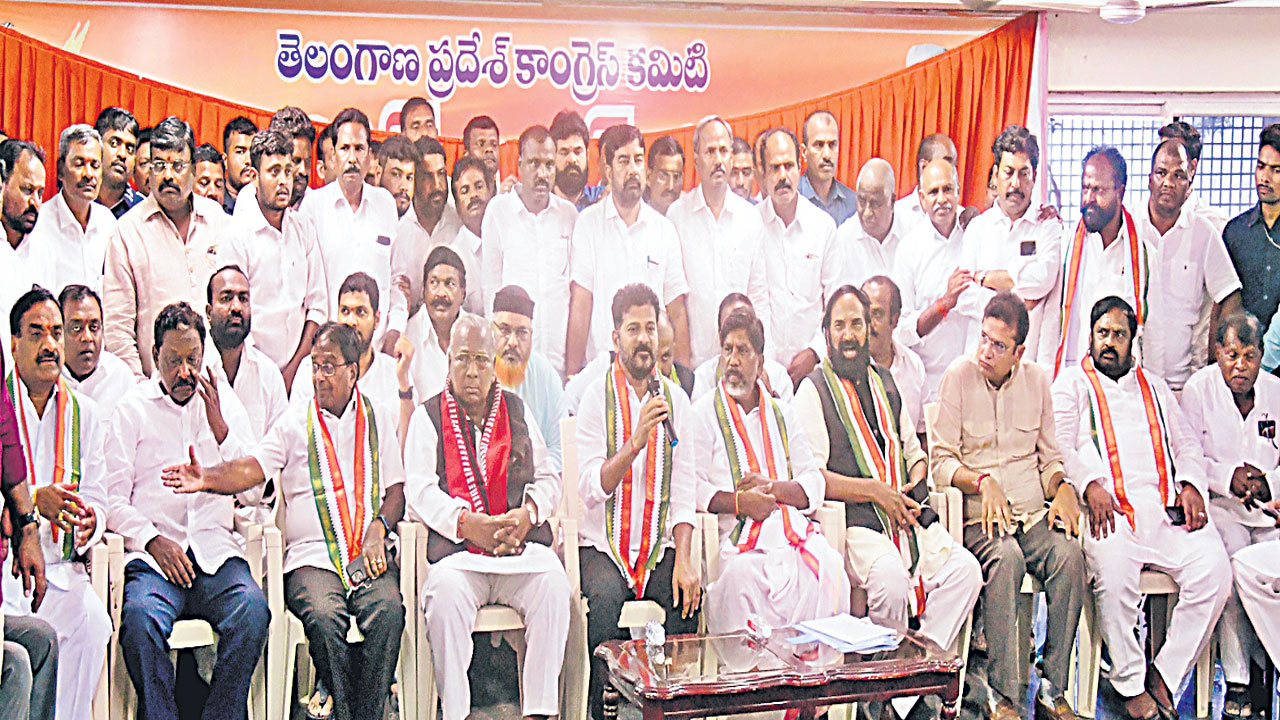 Revanth Reddy : ఆంధ్రోళ్ల సొమ్ముతో కేసీఆర్‌ పార్టీ 