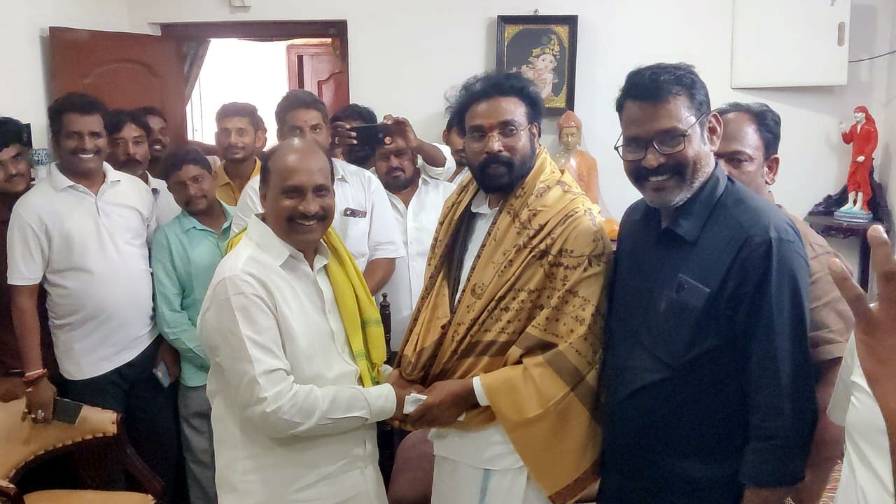 TDP : కర్ణాటక మాజీ మంత్రి శ్రీరాములతో ఏలూరు టీడీపీ నేత గన్ని భేటీ