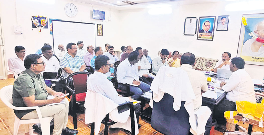 సమన్వయంతో పనిచేయండి : సీఎండీ