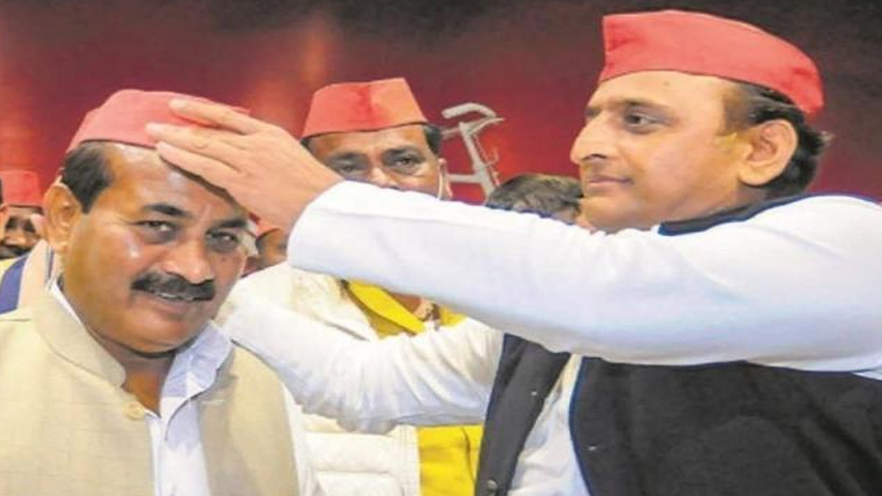 Akhilesh Yadav: అఖిలేష్‌కు ఎస్పీ ఎమ్మెల్యే ఊహించని షాక్