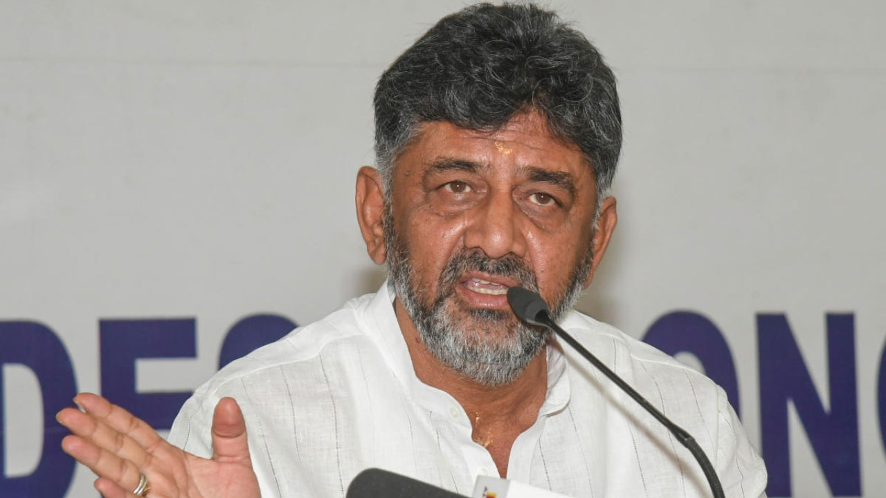 DK Shivakumar: మెట్రో సొరంగం పనులను పరిశీలించిన డీసీఎం 