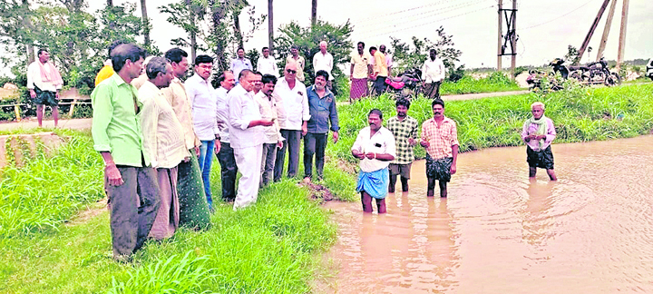 తాడేపల్లి ప్యాలె్‌సను వీడి ముఖ్యమంత్రి బయటకు రావాలి