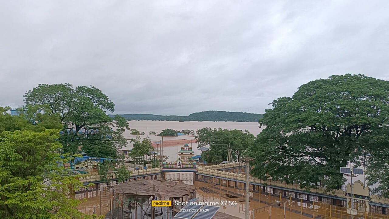 ఉప్పొంగిన జంపన్న వాగు