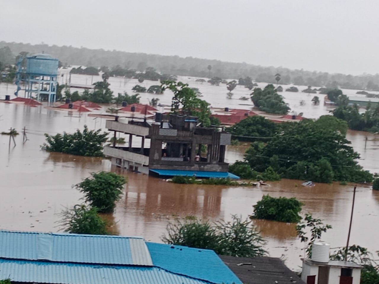 ఉప్పొంగిన జంపన్న వాగు