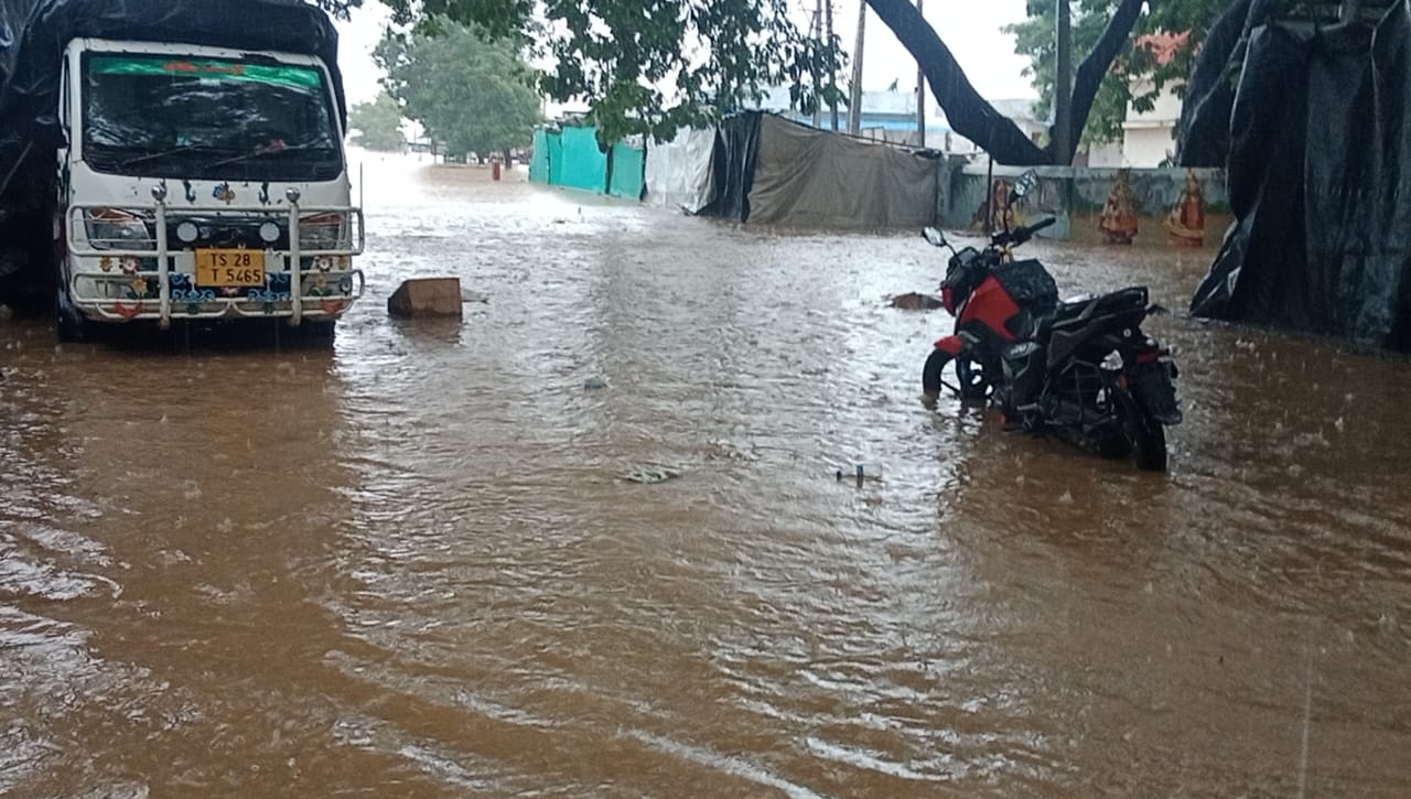 ఉప్పొంగిన జంపన్న వాగు