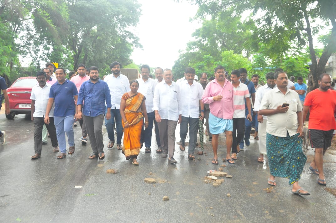 సాధారణ స్థితికి మోరంచపల్లి.. ఎక్కడికక్కడ తెగిపడిన రోడ్డు, బ్రిడ్జి