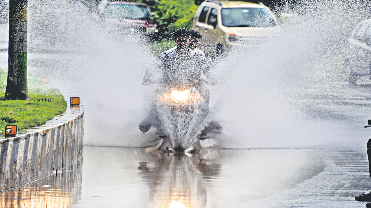 ముసురేసింది 