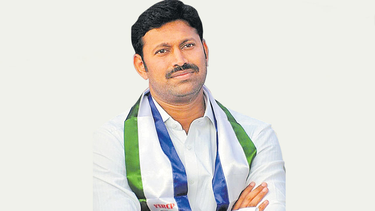 అన్ని కోణాల్లో అవినాశ్‌ ‘పాత్ర’!