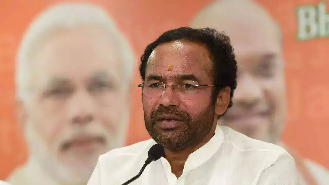 Kishan Reddy: బాటసింగారంకు బయలుదేరిన కిషన్‌రెడ్డి.. పోలీసులు అడ్డుకుంటారా?.. లేదా?..