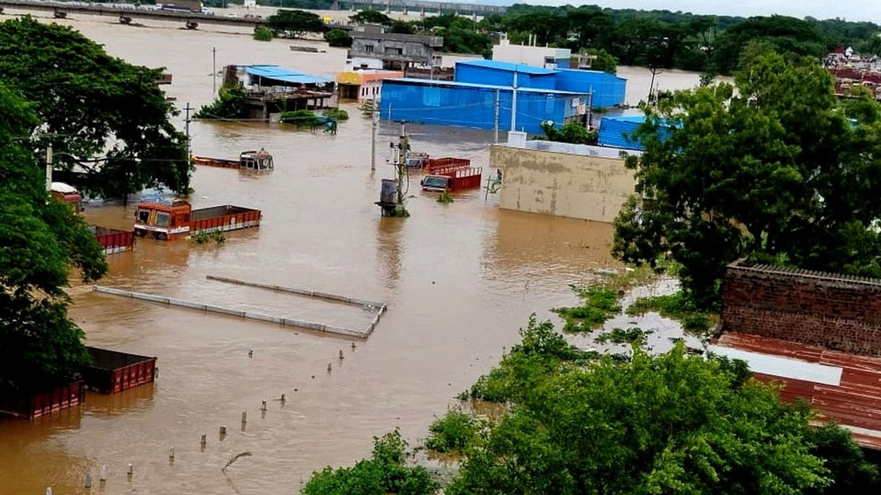 TS News: మోరంచపల్లి విషాదం.. బయటపడుతున్న మృతదేహాలు