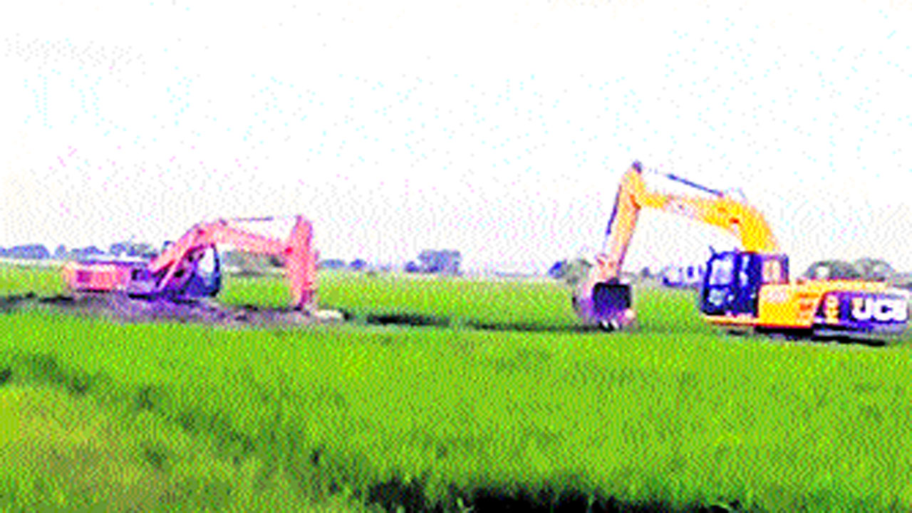 చెన్నై: పచ్చని పంట పొలాలు ధ్వంసమయ్యాయి.