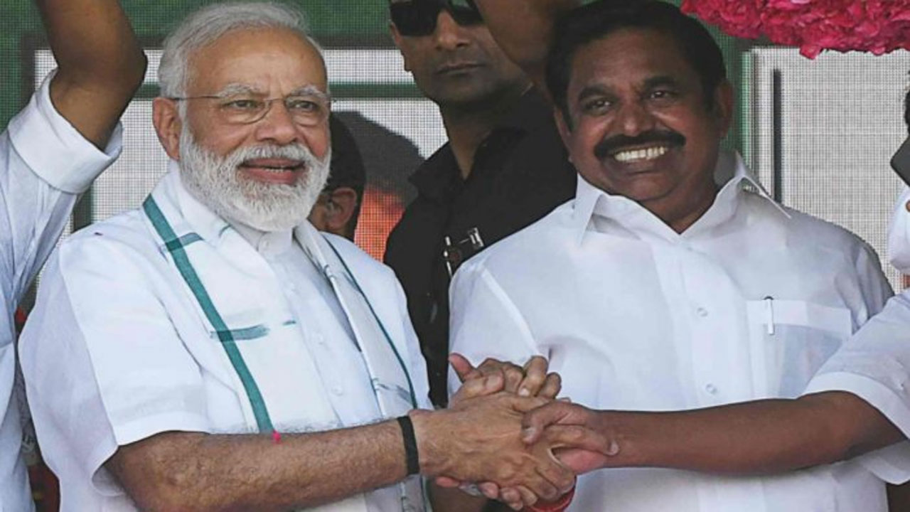 ఈపీఎస్: ఎన్డీయే భేటీలో మాజీ సీఎంకే ప్రాధాన్యం.. మోదీ పక్కన స్థానం