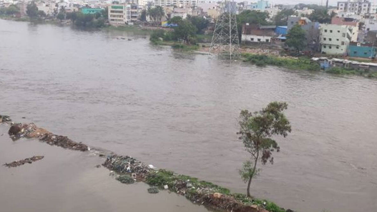 River Flow: ఎన్టీఆర్ జిల్లాలో ప్రమాదకర స్థాయిలో వాగుల ప్రవాహం