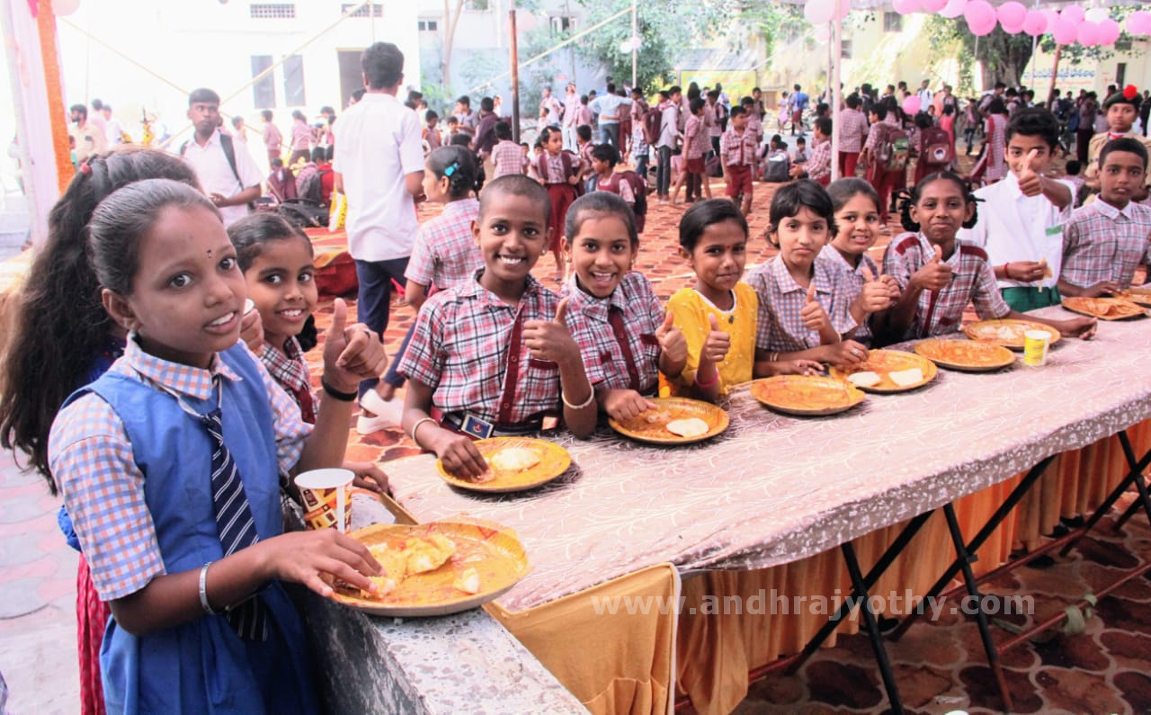 మానవీయ కోణంలోనే ‘సీఎం బ్రేక్‌ఫాస్ట్‌’