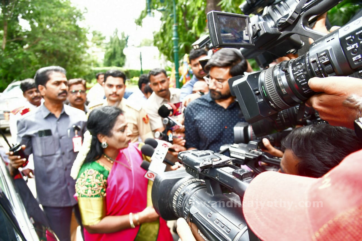 బరాబర్‌ చెప్తున్నా.. తగ్గేదే లేదు