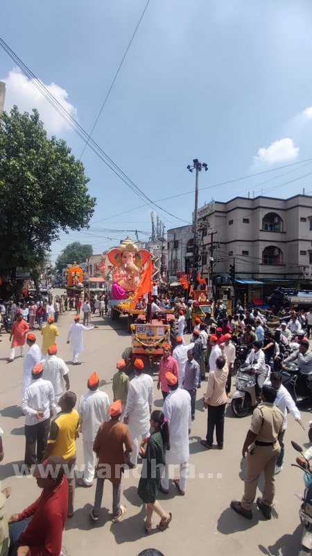 చార్మినార్‌ దాటిన బాలాపూర్‌ గణనాథుడు 