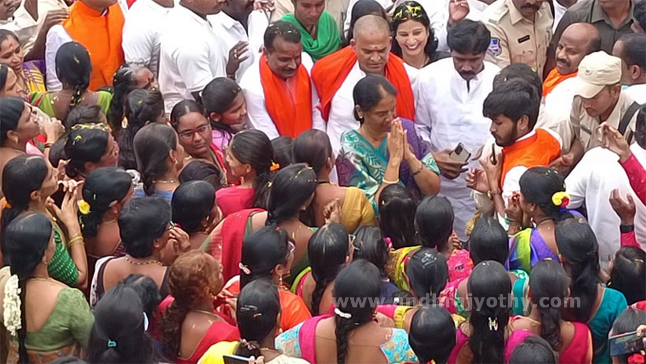 చార్మినార్‌ దాటిన బాలాపూర్‌ గణనాథుడు 