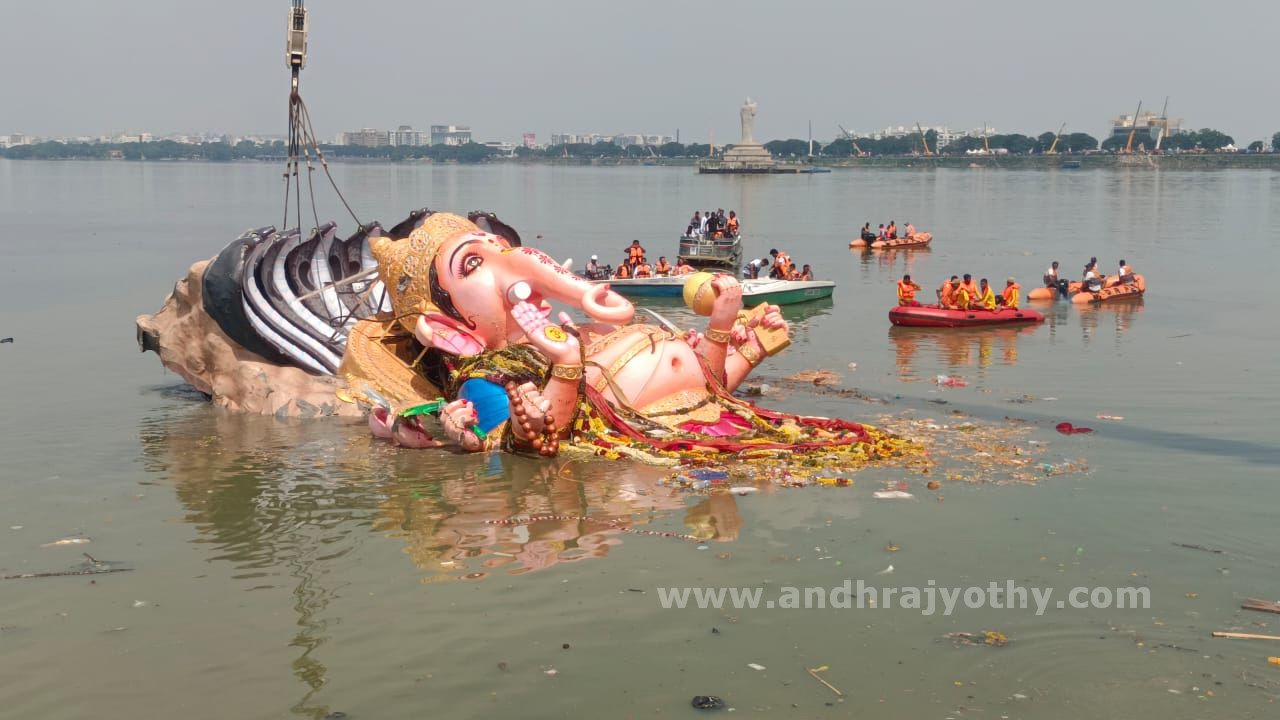 విఘ్నేశ్వరా వీడ్కోలిక! 