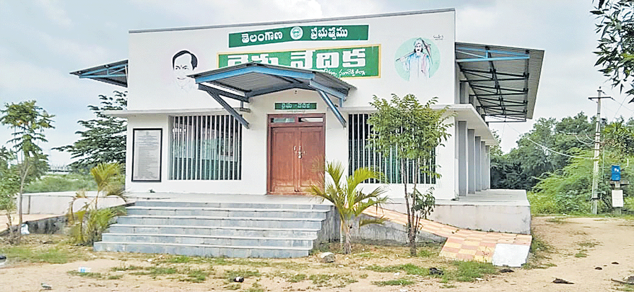 నిధులు లేక.. నిర్వహణ భారం