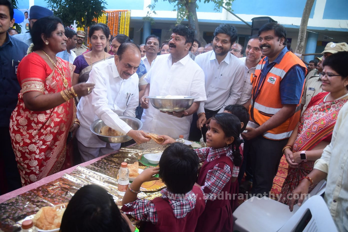మానవీయ కోణంలోనే ‘సీఎం బ్రేక్‌ఫాస్ట్‌’