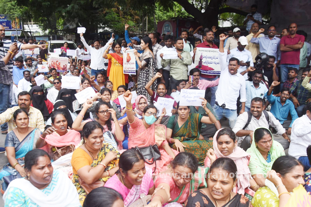 ‘సమగ్ర శిక్ష’ ఉద్యోగుల అరెస్ట్‌