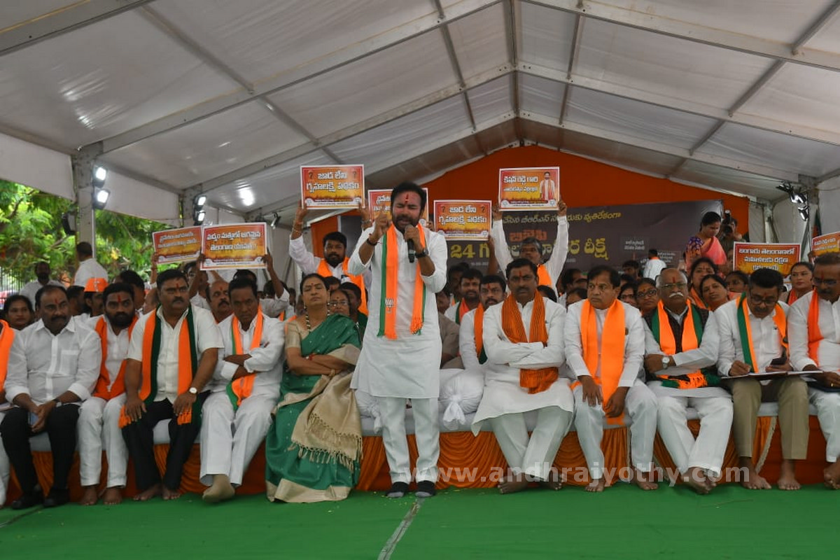నిరుద్యోగులకు కేసీఆర్‌ వెన్నుపోటు