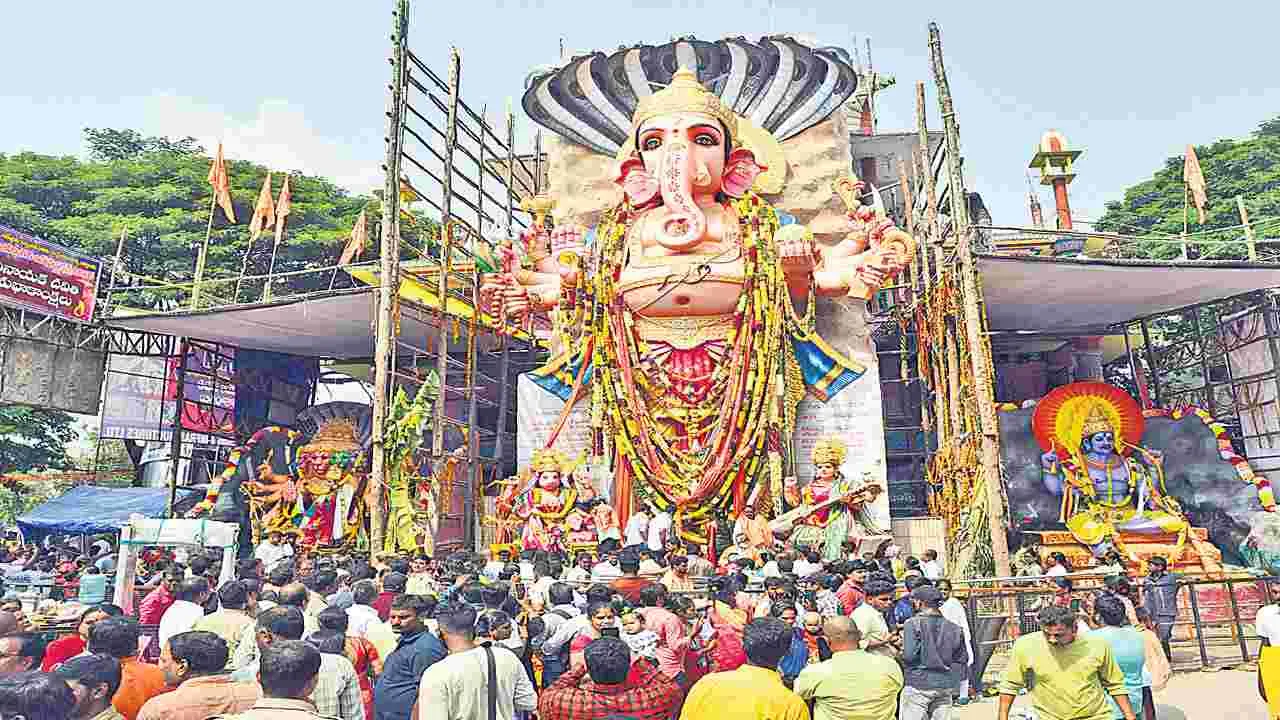 Bada Ganesh: ఆఖరిరోజు క్యూ కట్టిన భక్తులు.. 