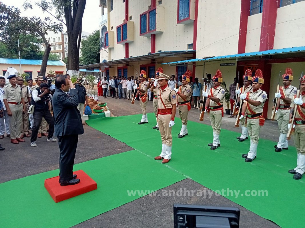 త్వరితగతిన కేసుల విచారణ 