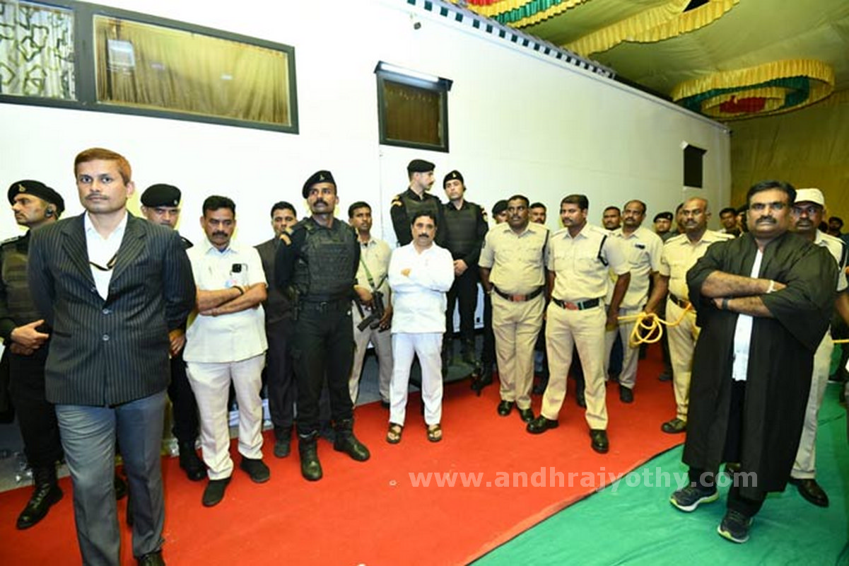 అరాచకం..