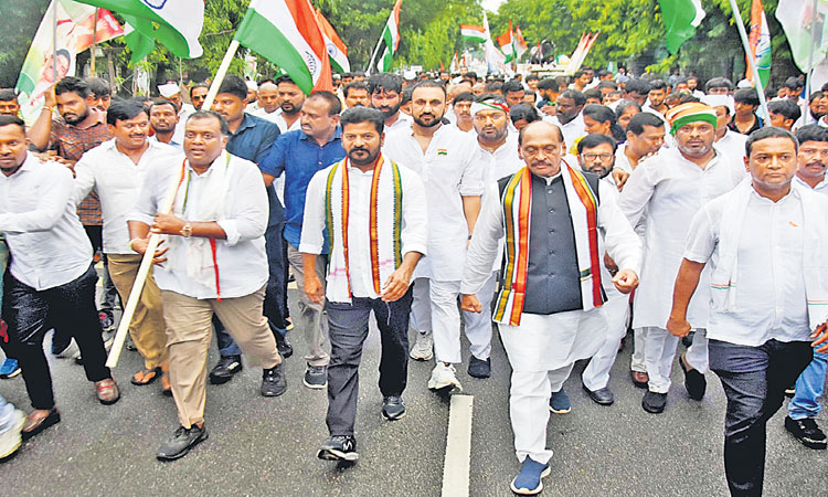 Congress : సెప్టెంబర్17న కాంగ్రెస్ లోకి భారీగా చేరికలు