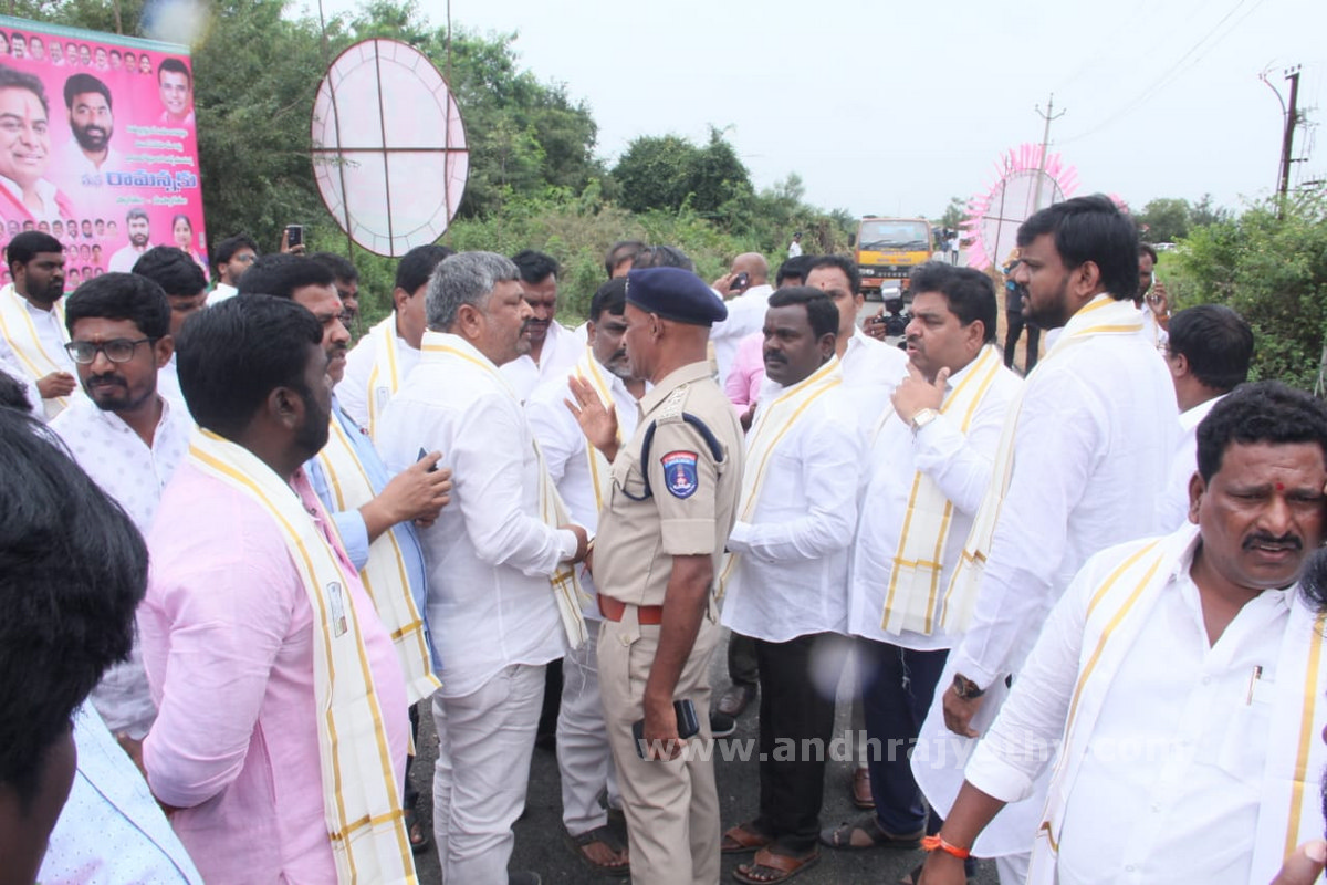 వాళ్ల అడ్డగోలు హామీలను నమ్మొద్దు