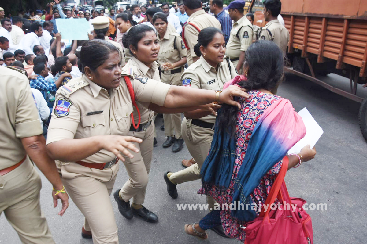 ‘సమగ్ర శిక్ష’ ఉద్యోగుల అరెస్ట్‌