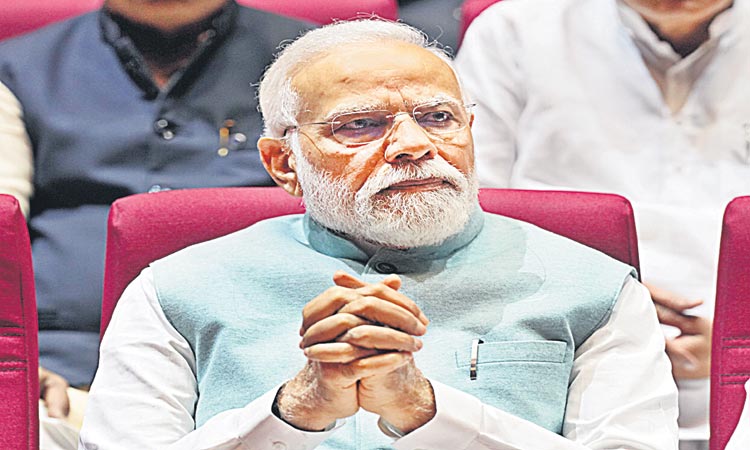 మోడీ: చివరి బంతిని సిక్సర్ కొట్టండి!