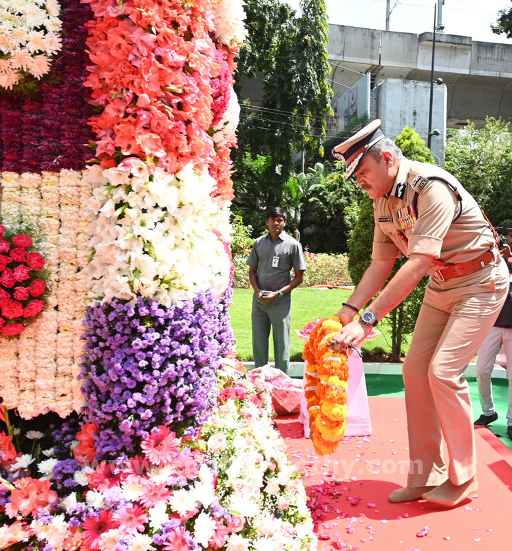 అనతికాలంలో అద్వితీయ ప్రగతి