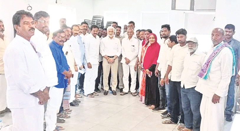 తాడేపల్లికి చేరిన పాకల పంచాయితీ   