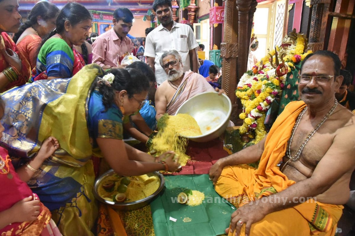  నగరంలో శ్రావణ శోభ