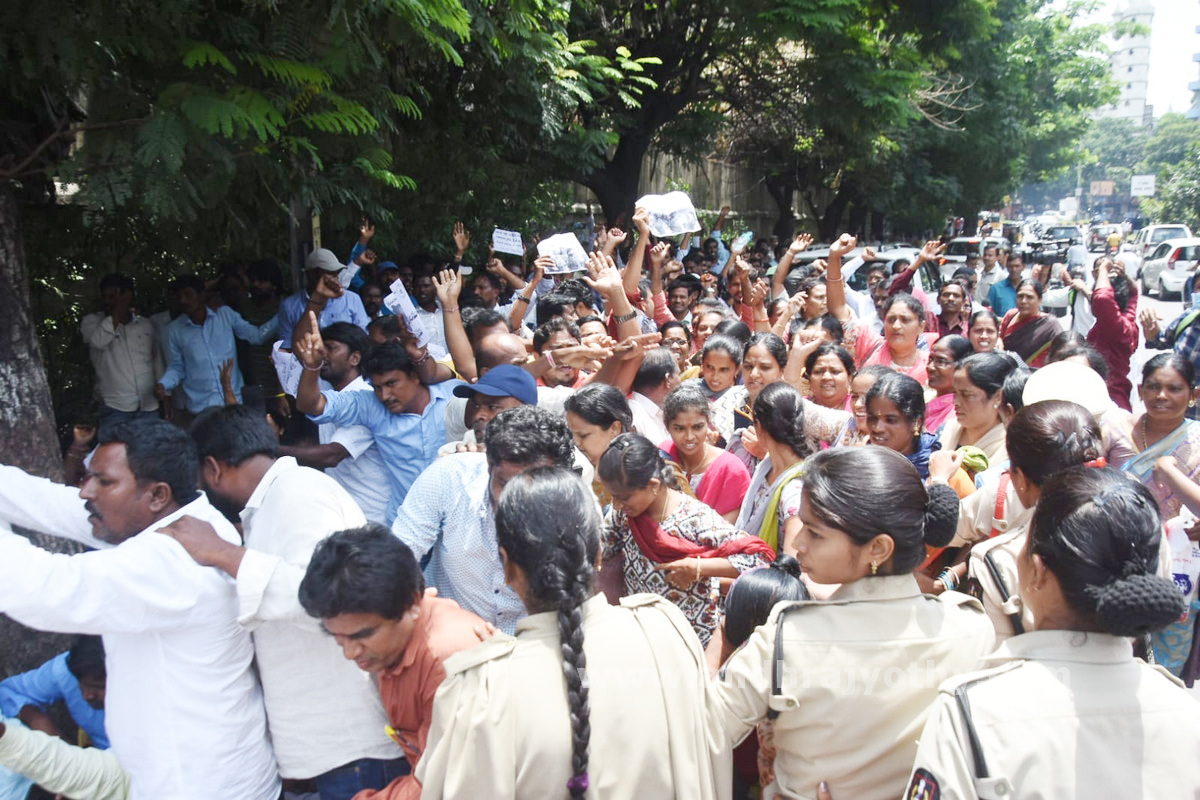 ‘సమగ్ర శిక్ష’ ఉద్యోగుల అరెస్ట్‌