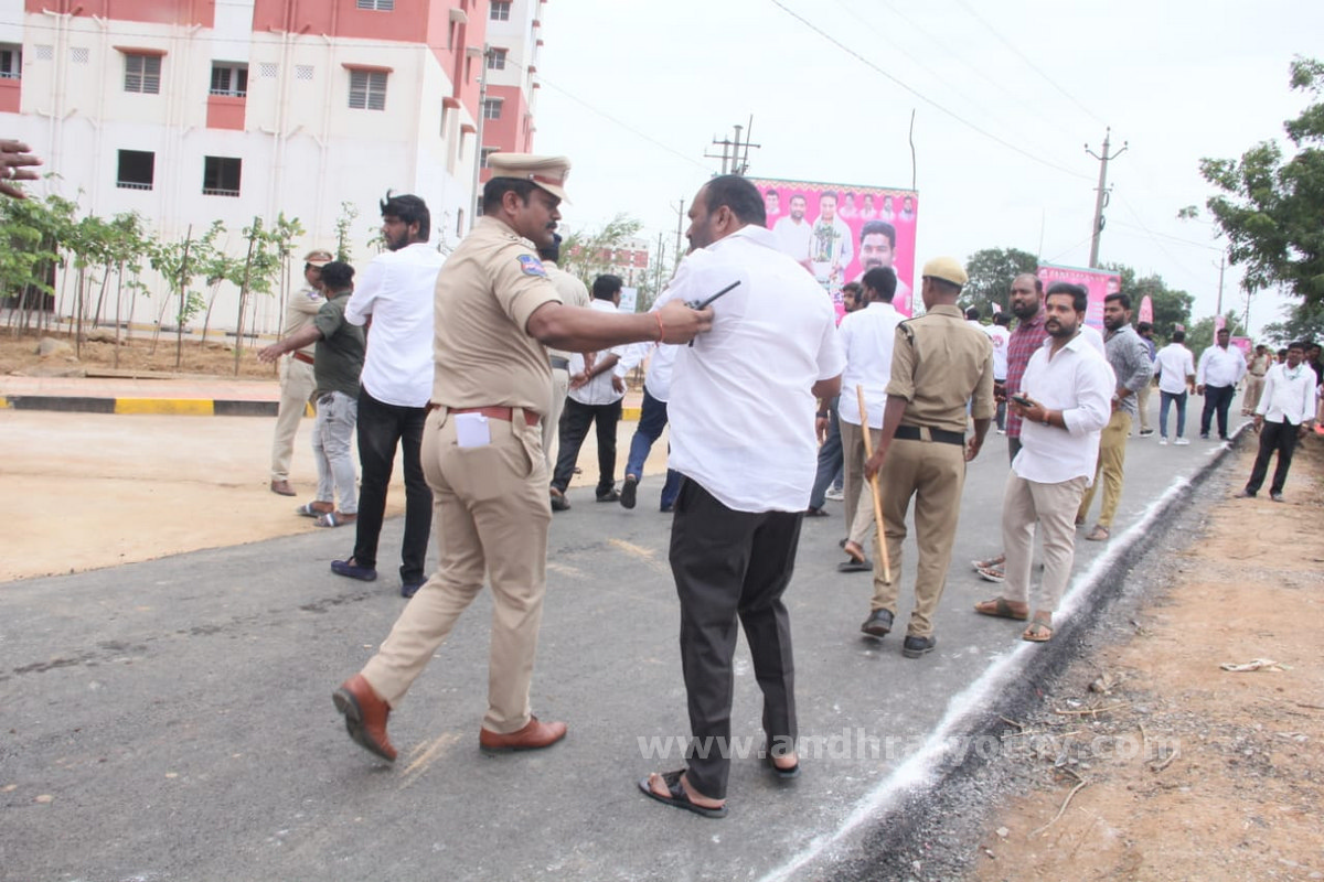 వాళ్ల అడ్డగోలు హామీలను నమ్మొద్దు