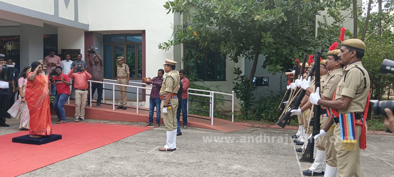 సహాయక చర్యలు చేపట్టాలి